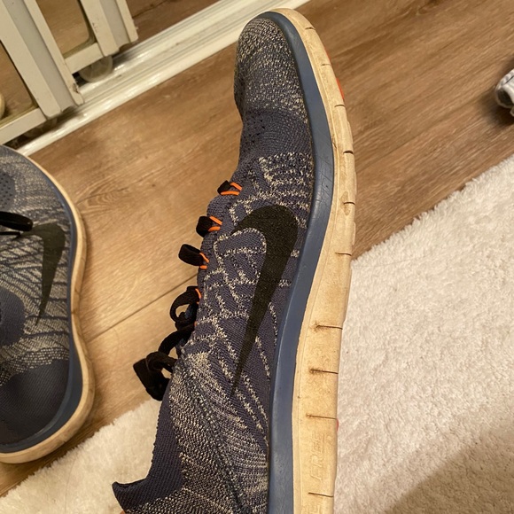 Nike shoes - Picture 4 of 5